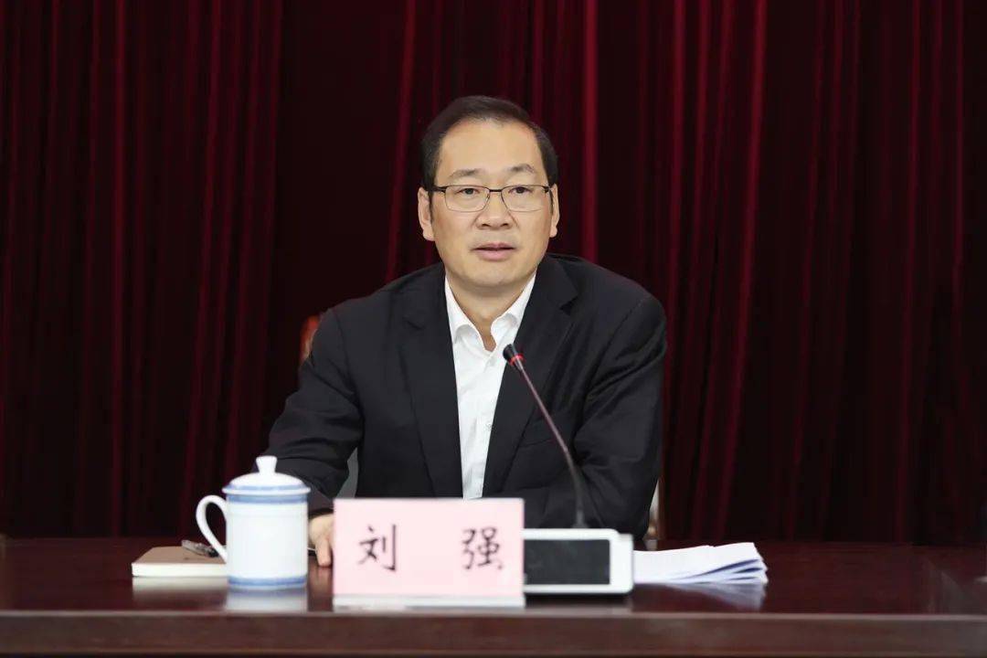 龙传华最新,龙传华，个人背景及成就